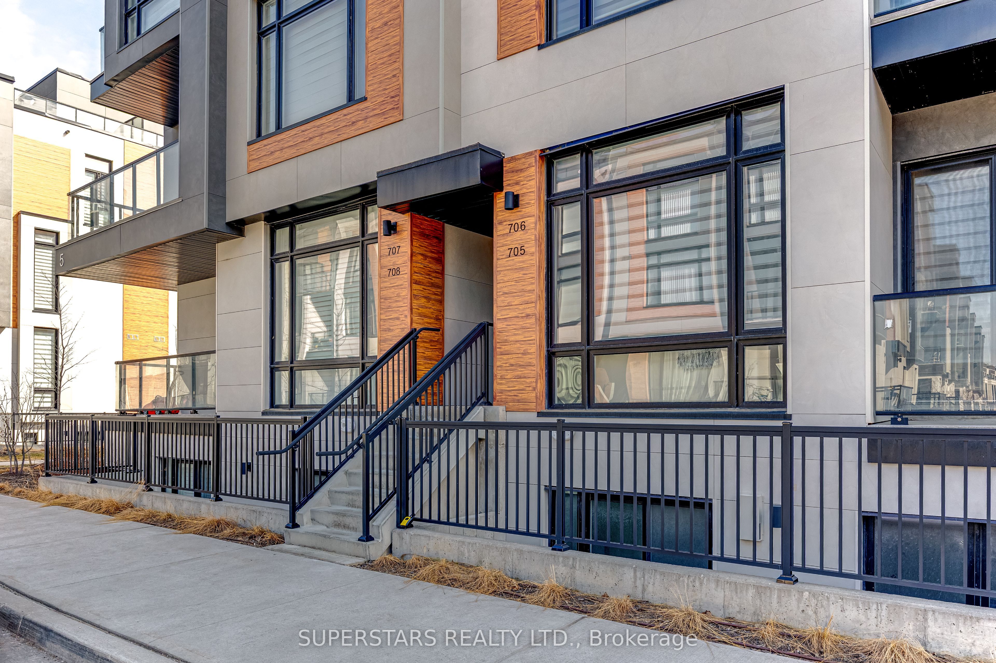 5 Steckley House Lane 705