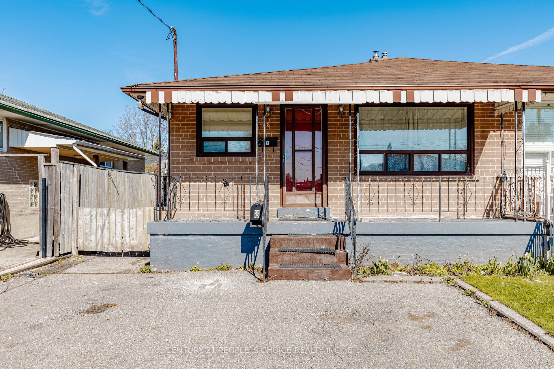 8 Dean Street N
