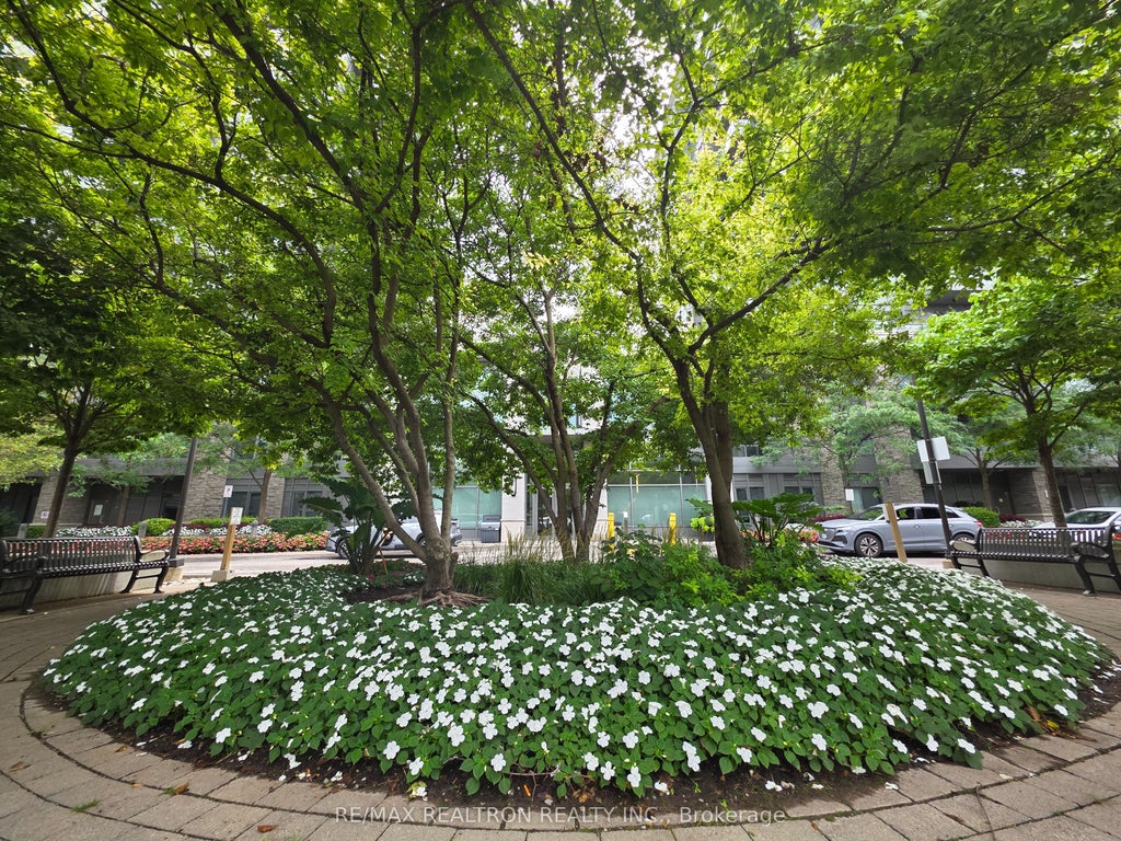 Photo of 325 South Park Road #603, Markham, ON L3T 0B8 (MLS # N13652354)