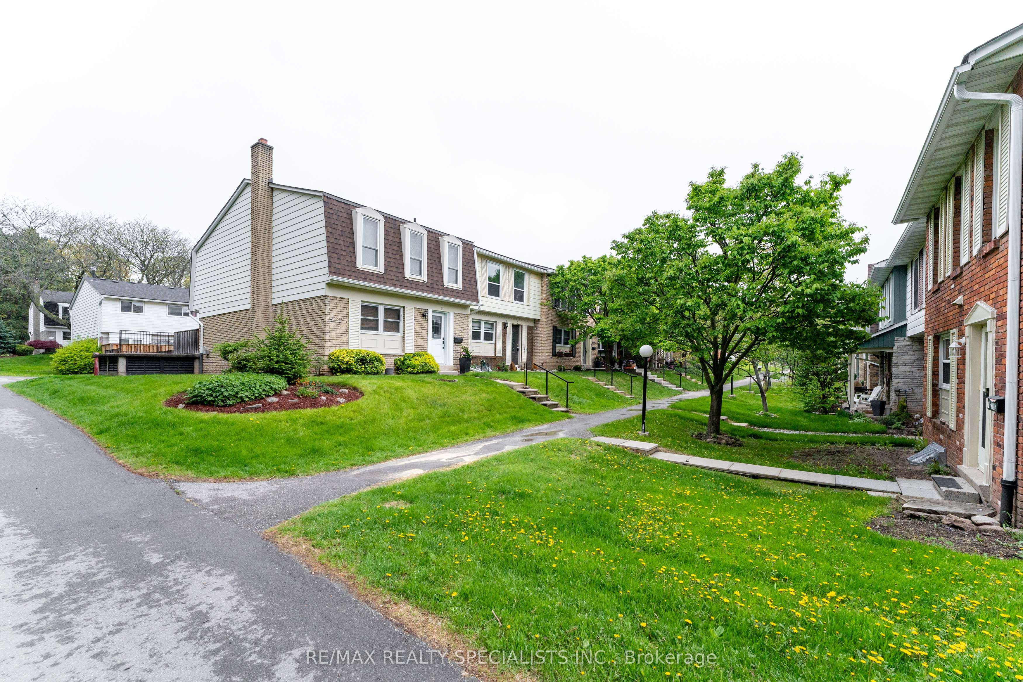 2230 Upper Middle Road 4