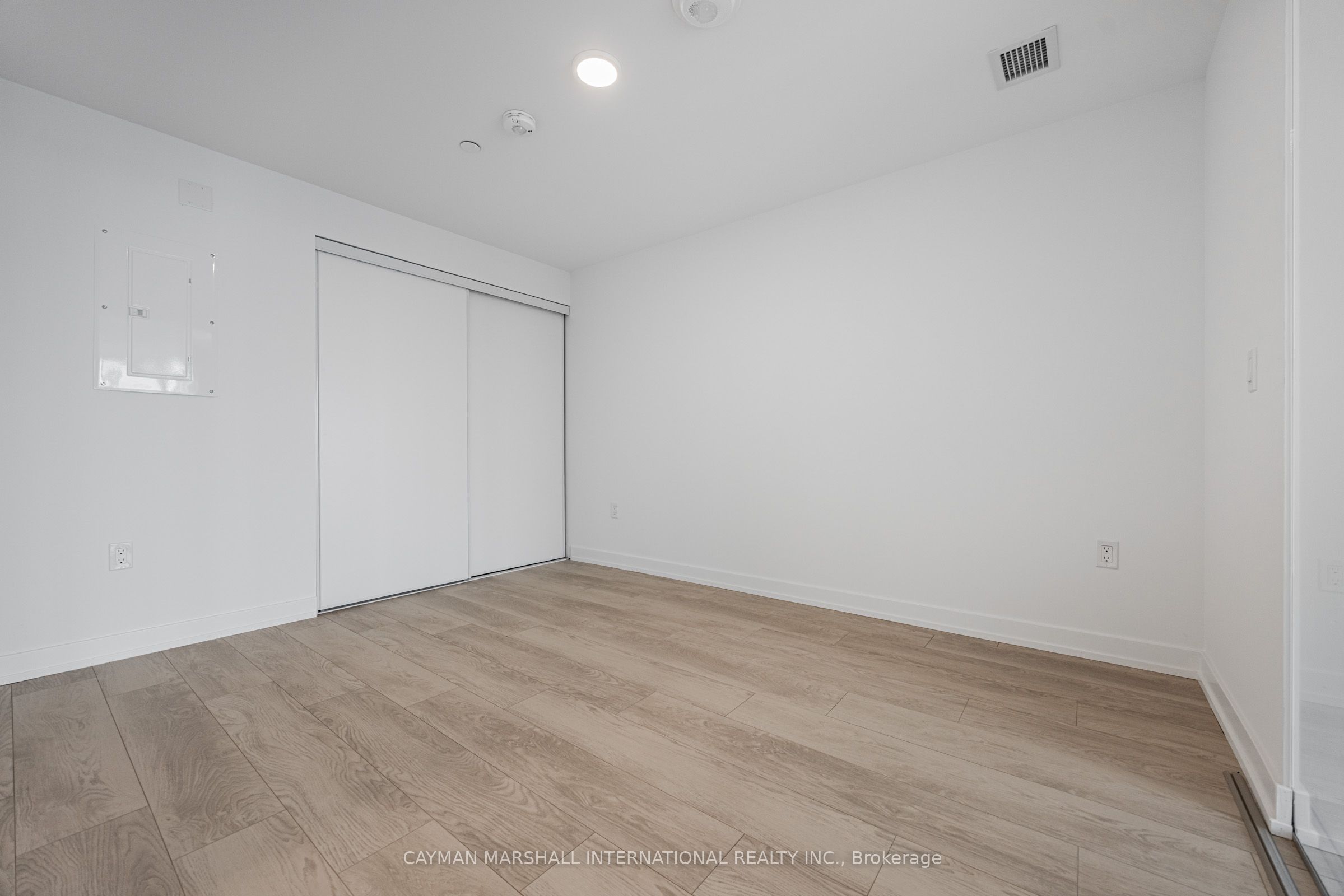 801 The Queensway N/A 307