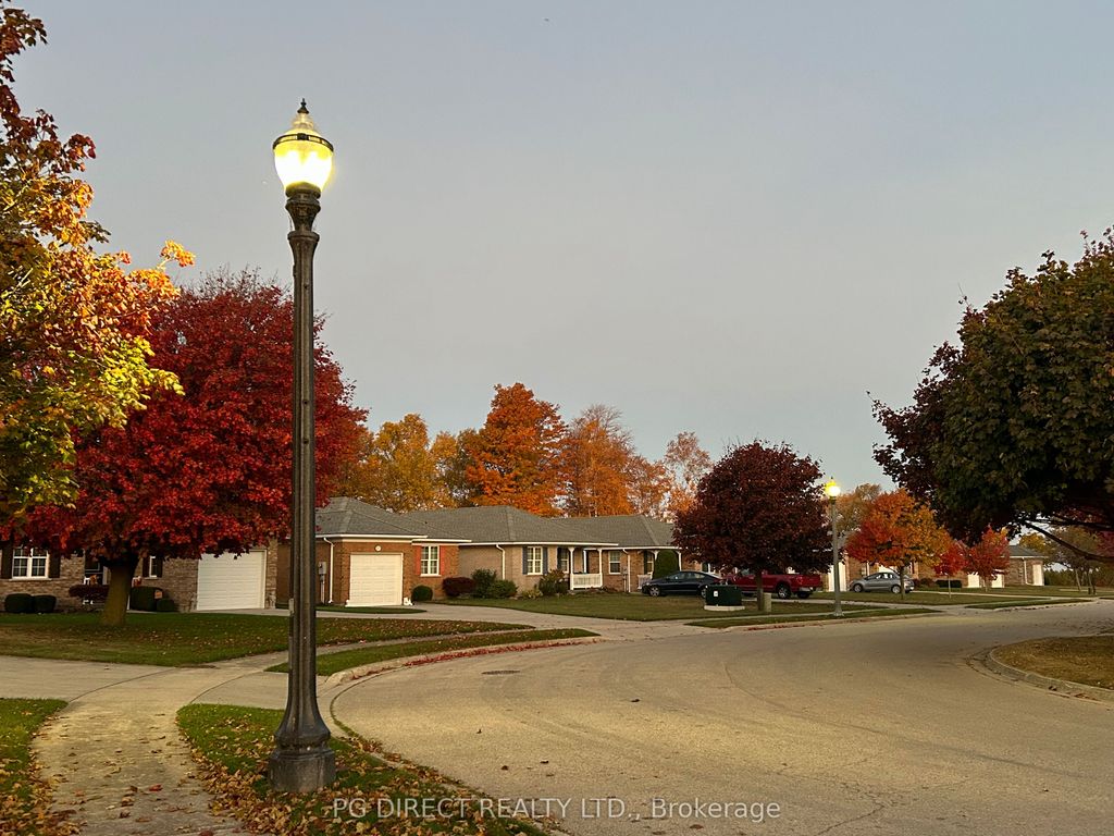 Photo of 241 SW Bethune Crescent, Goderich, ON N7A 4M6 (MLS # X12631562)