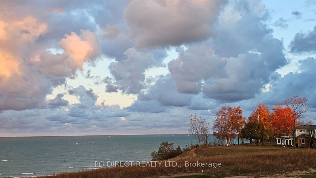 Photo of 241 SW Bethune Crescent, Goderich, ON N7A 4M6 (MLS # X12631562)