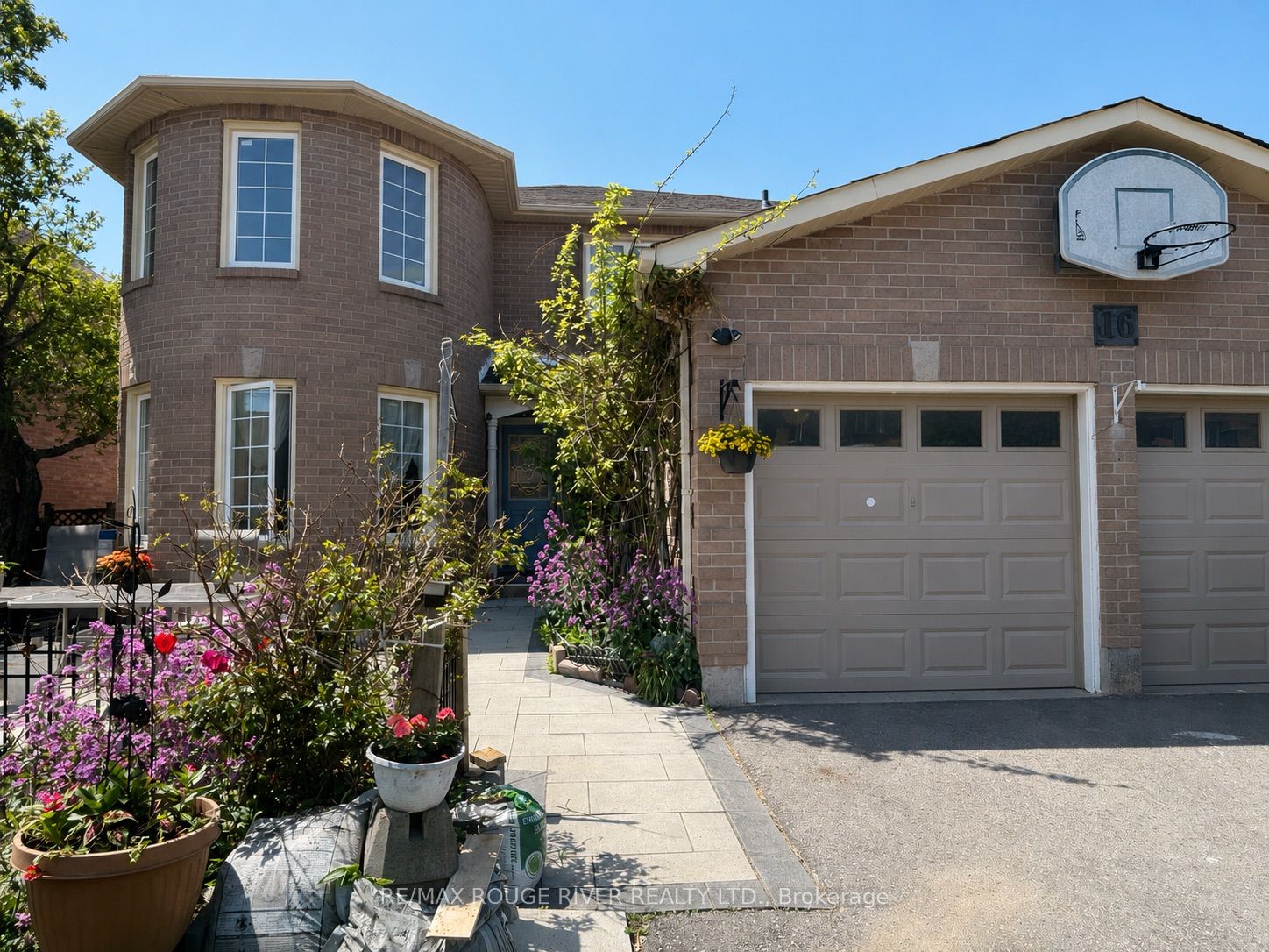 Photo 1 of 17 — 16 Dominy Drive, Ajax, ON L1T 3H6
