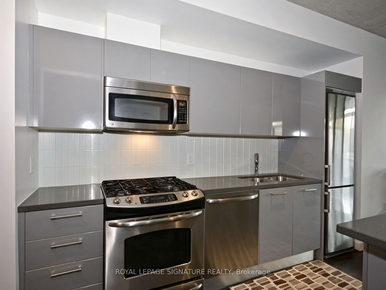 319 Carlaw Avenue 310