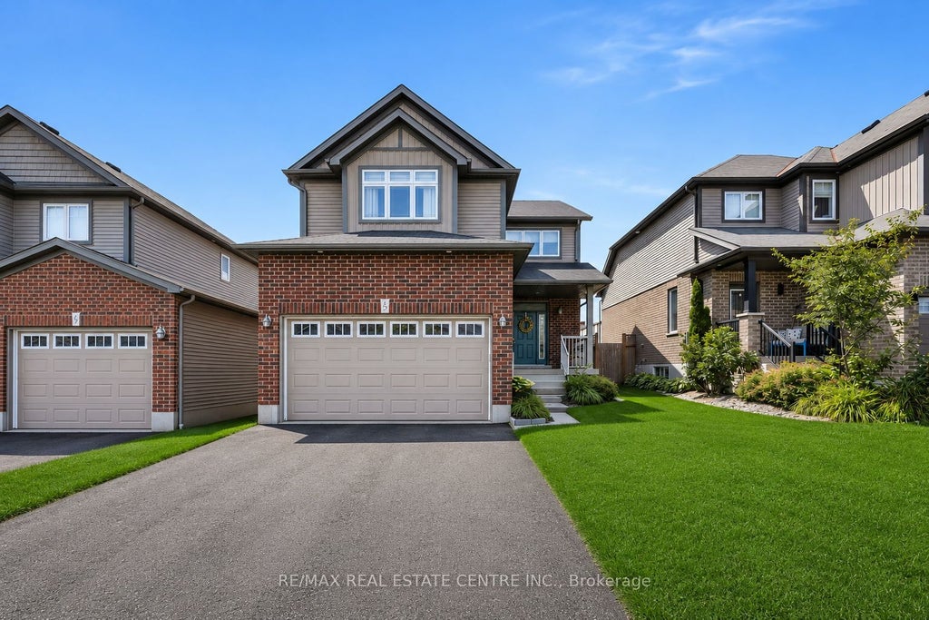 Photo of 35 St. Paul's Place, Orangeville, ON L9W 0A5 (MLS # W13701060)