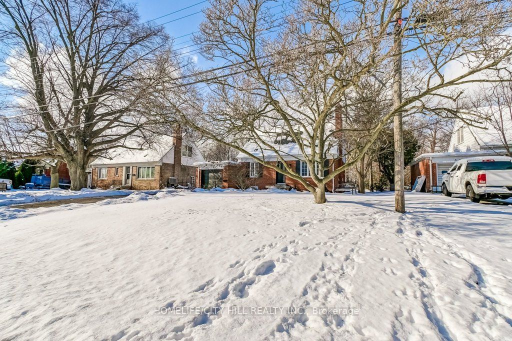 Photo of 867 Melton Drive, Mississauga, ON L4Y 1K9 (MLS # W12714438)