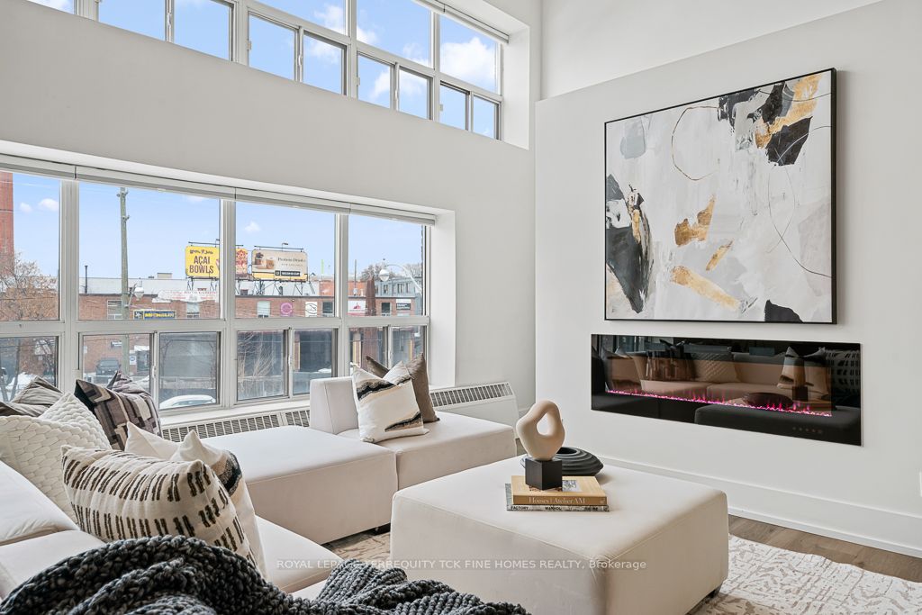 1173 Dundas Street E 225