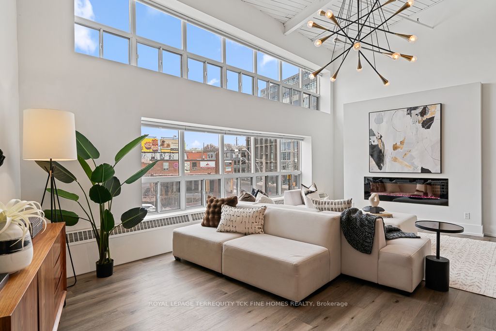 1173 Dundas Street E 225