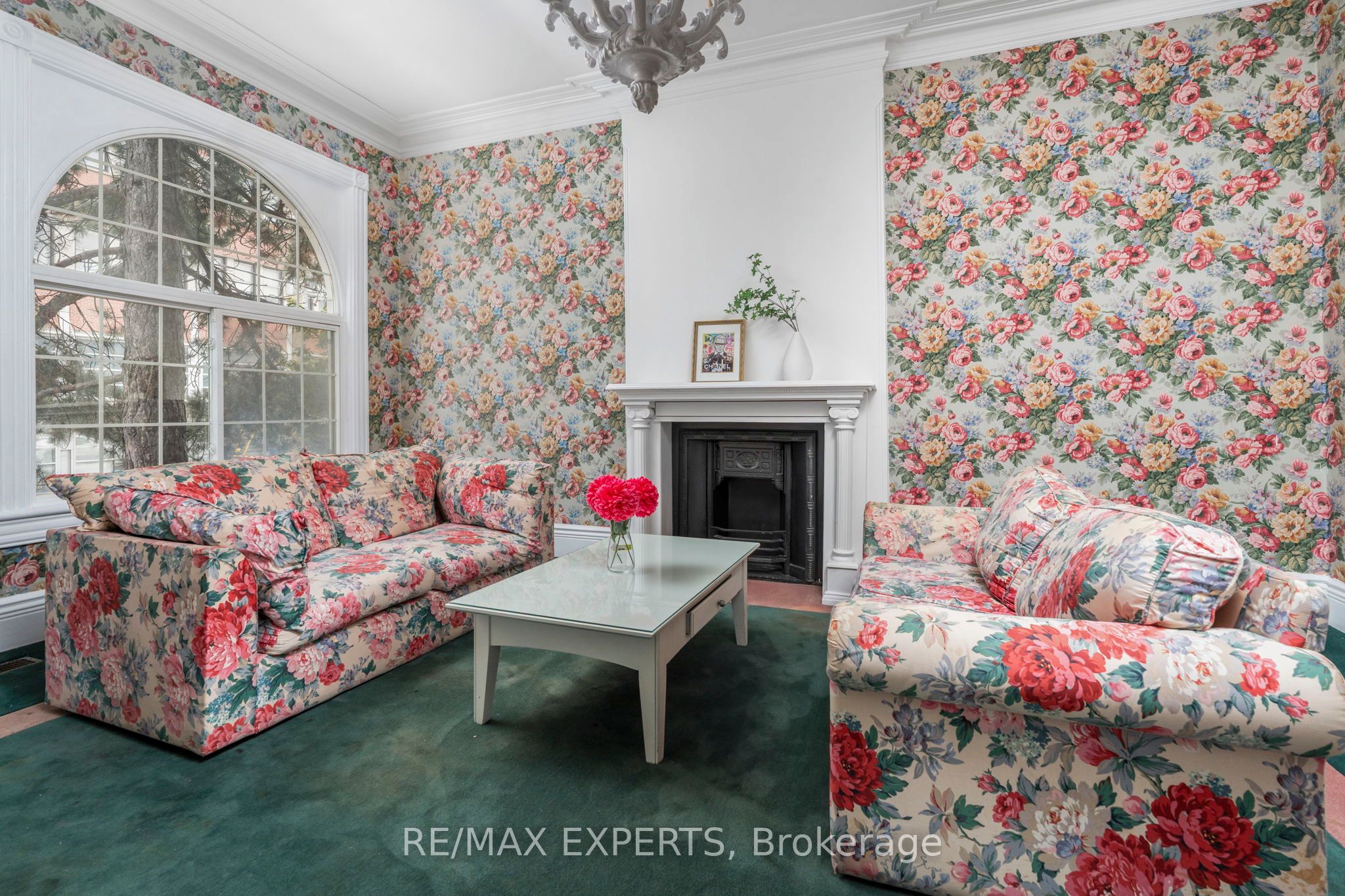 382 Bathurst Street