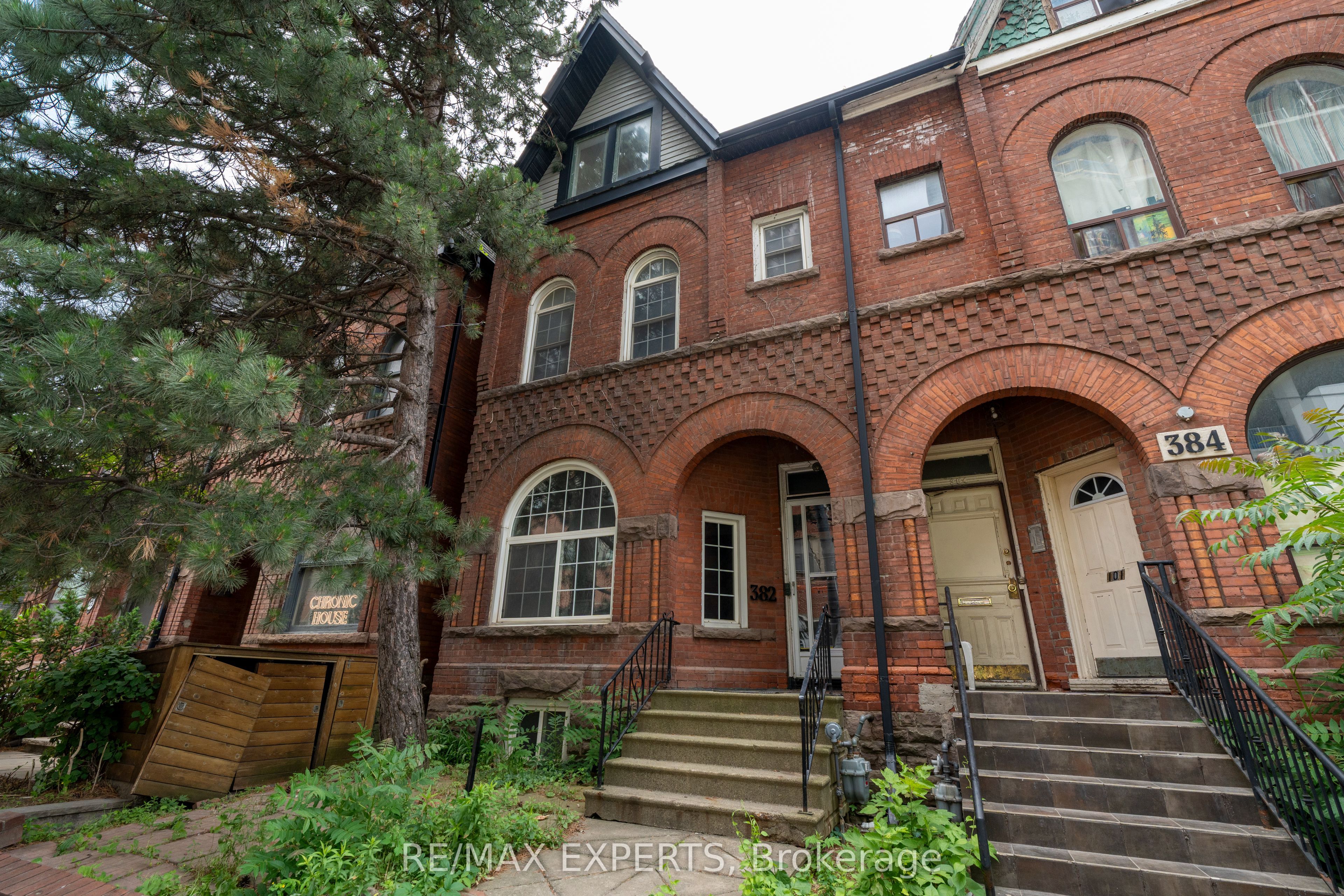 382 Bathurst Street