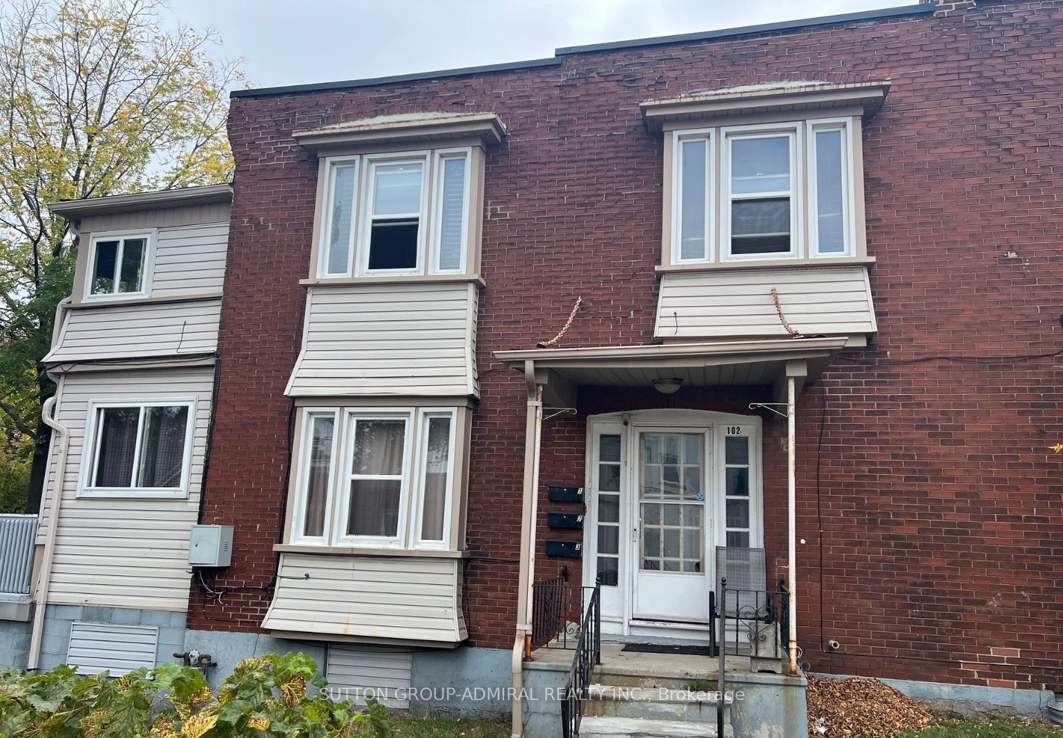 Photo 1 of 8 — 102 Thirty Ninth Street W 2, Toronto, ON M8W 3M7