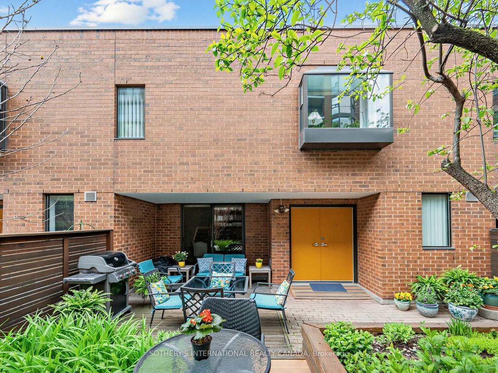 Photo of 188 Spadina Avenue #Th. 2, Toronto, ON M5T 3A4 (MLS # C13118608)