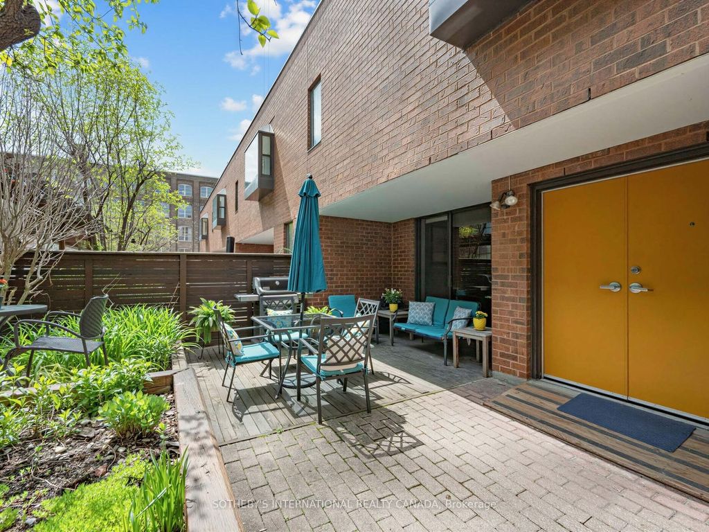 Photo of 188 Spadina Avenue #Th. 2, Toronto, ON M5T 3A4 (MLS # C13118608)