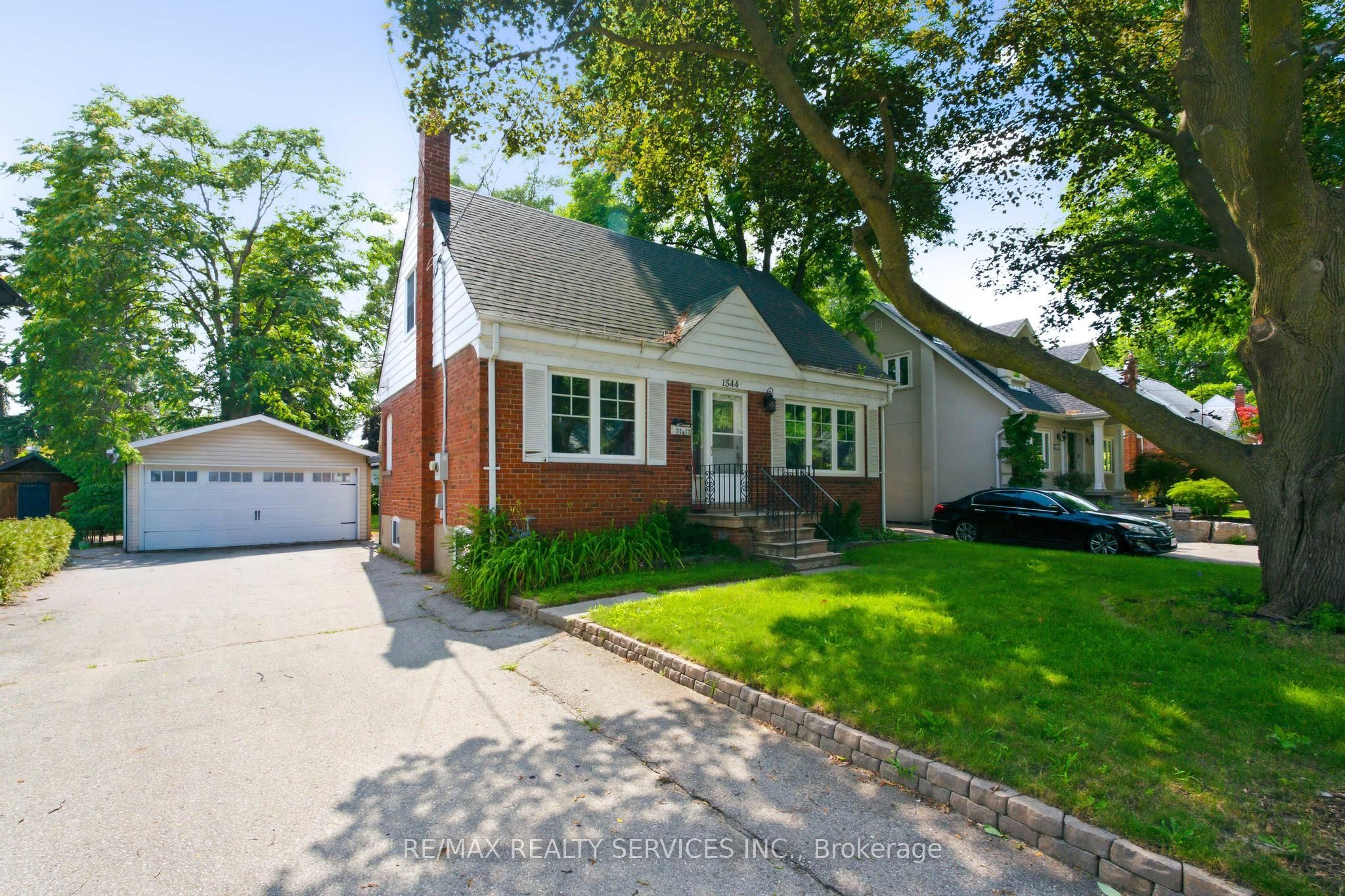 1544 Alexandra Boulevard