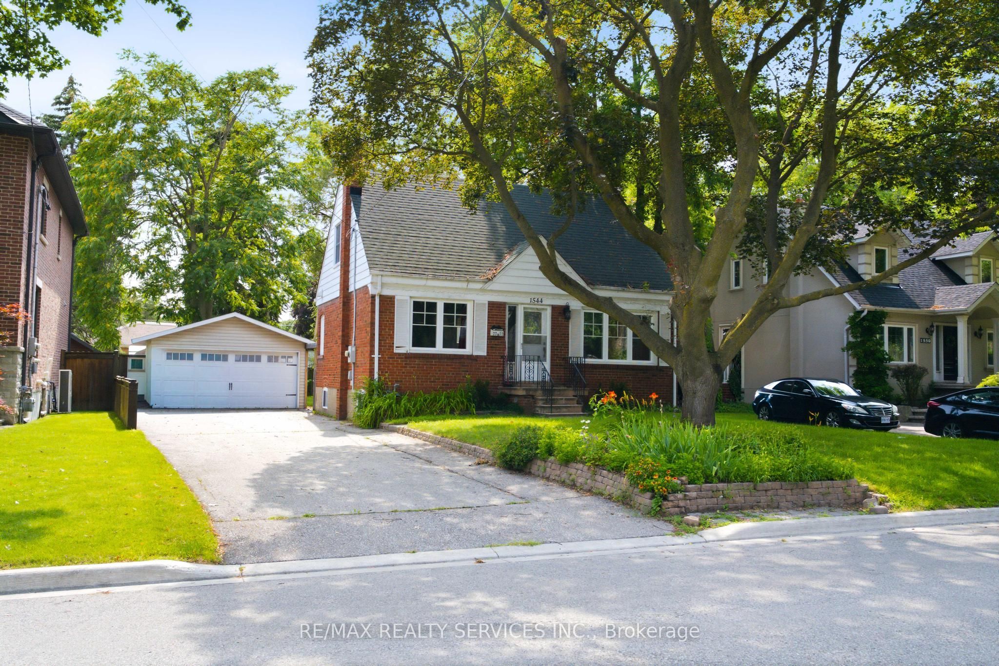 1544 Alexandra Boulevard