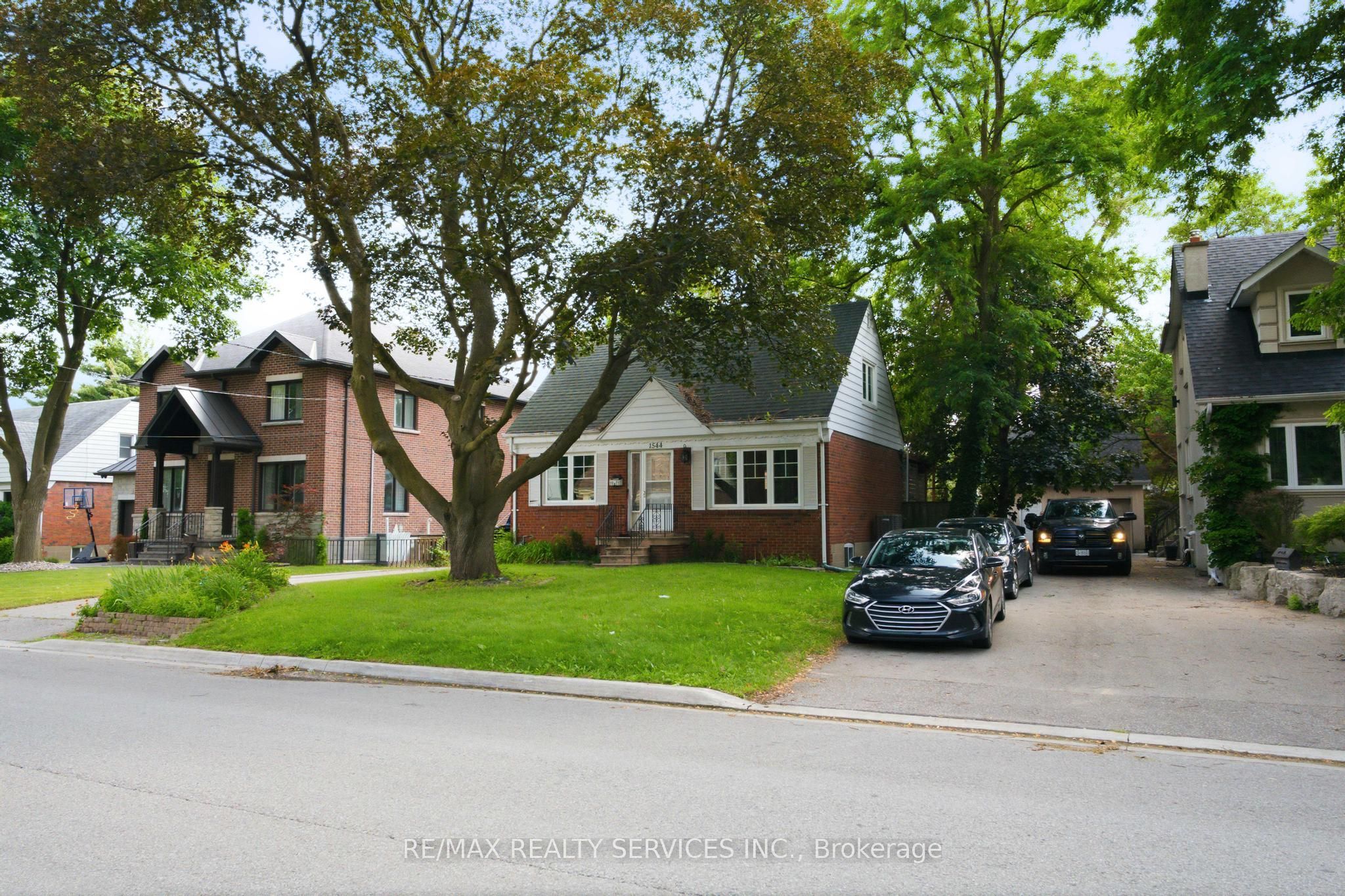 1544 Alexandra Boulevard