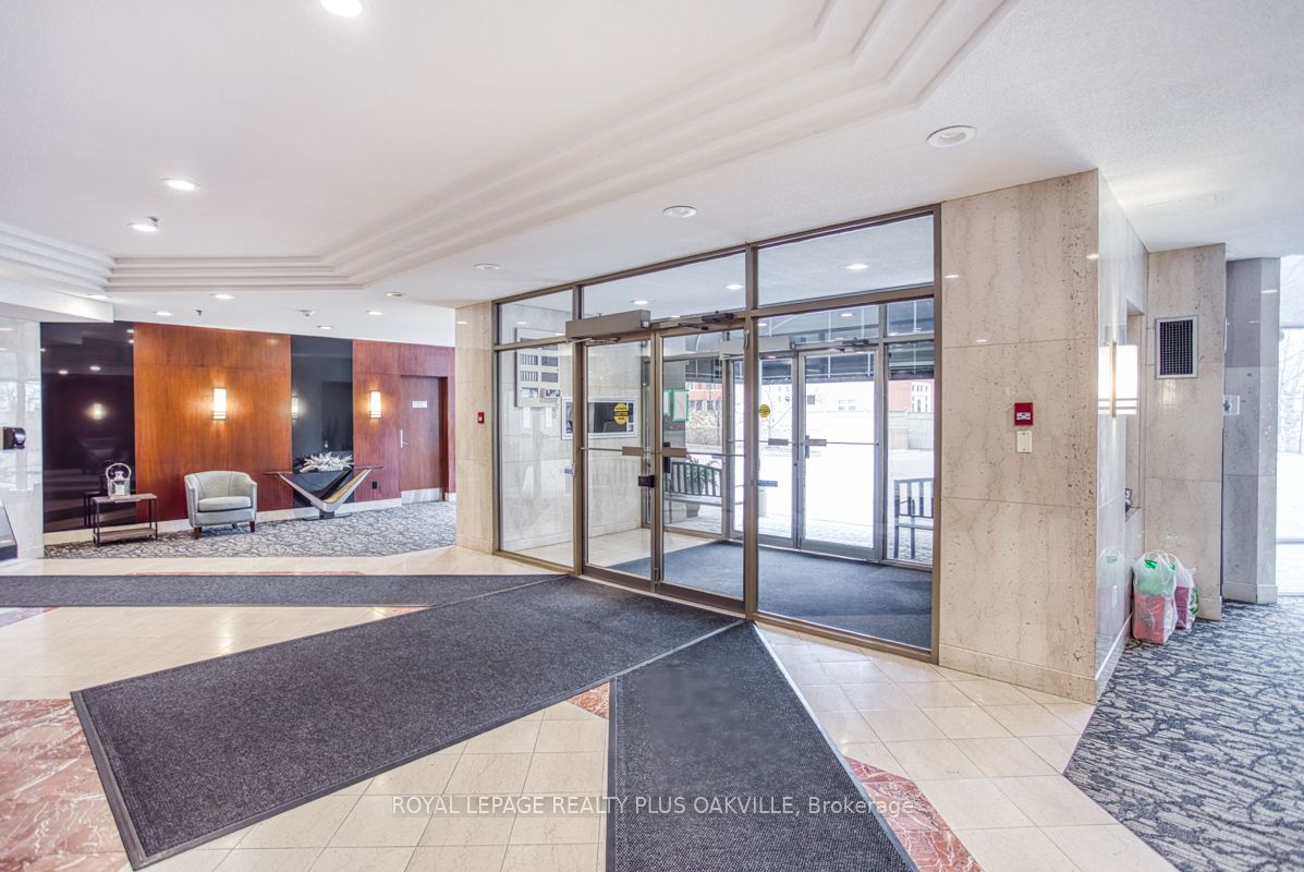 2511 Lakeshore Road W 207