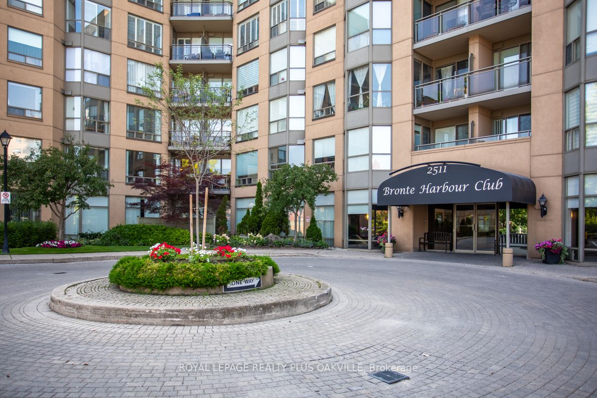 2511 Lakeshore Road W 207