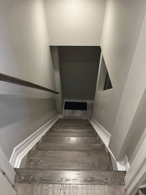 7568 Doverwood Drive Mississauga ON L5N 8J3