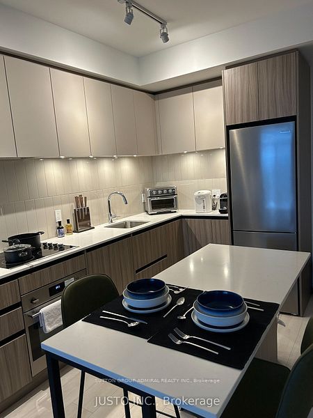 7950 Bathurst Street 409