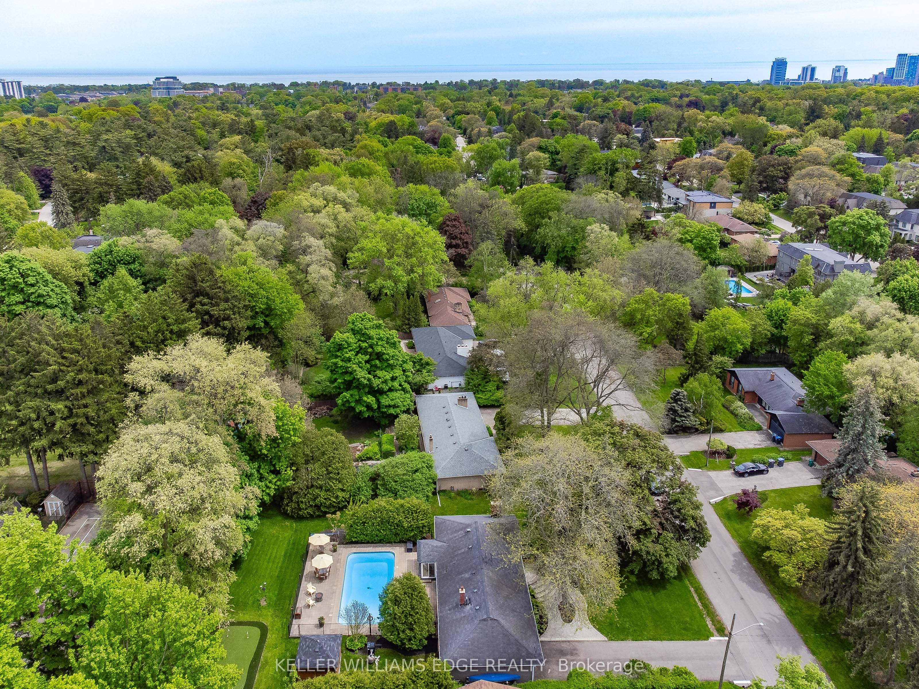 1589 Crediton Parkway