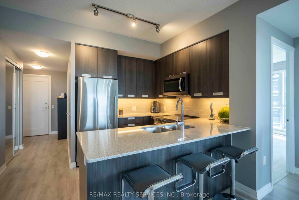 Photo of 35 Watergarden Drive W #918, Mississauga, ON L5R 0G8 (MLS # W13114500)