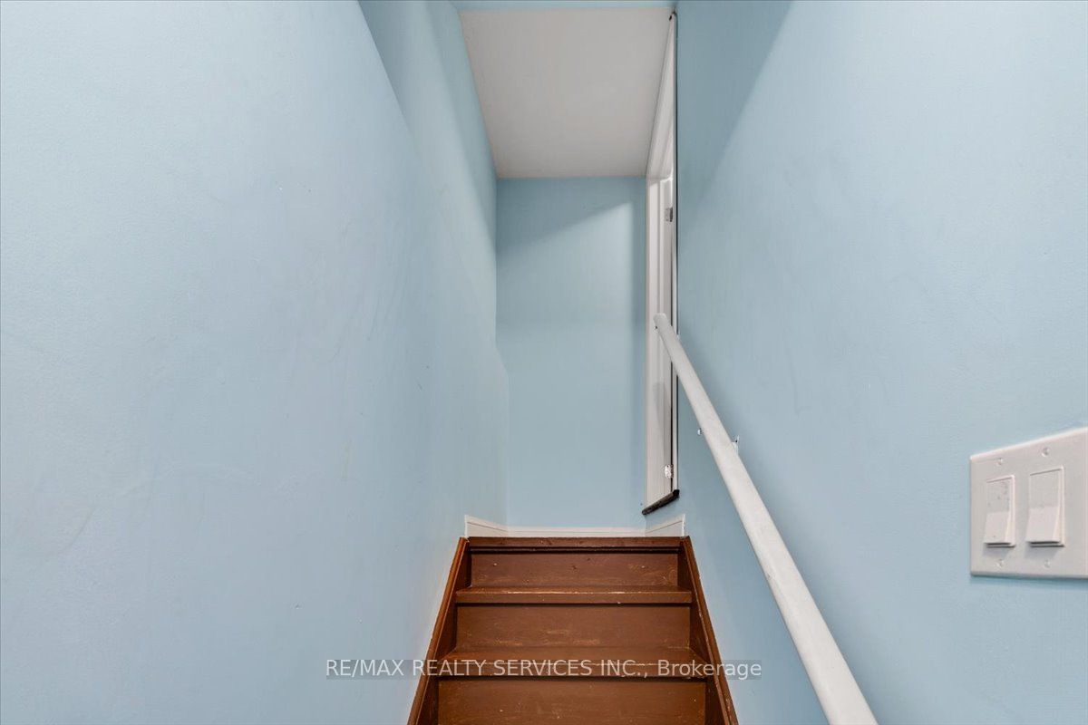 524 Attenborough Terrace N Bsmt