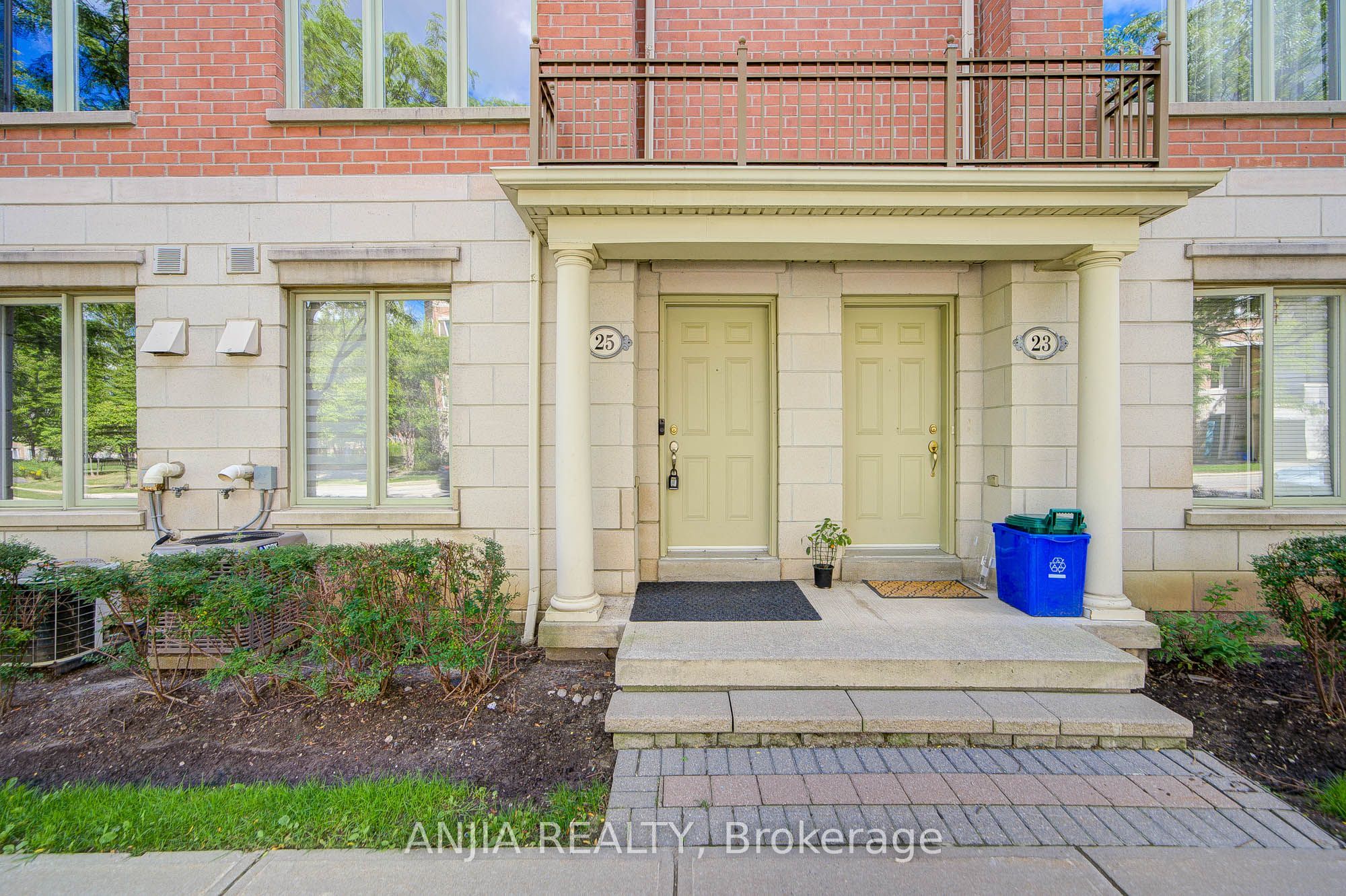 25 Galleria Parkway
