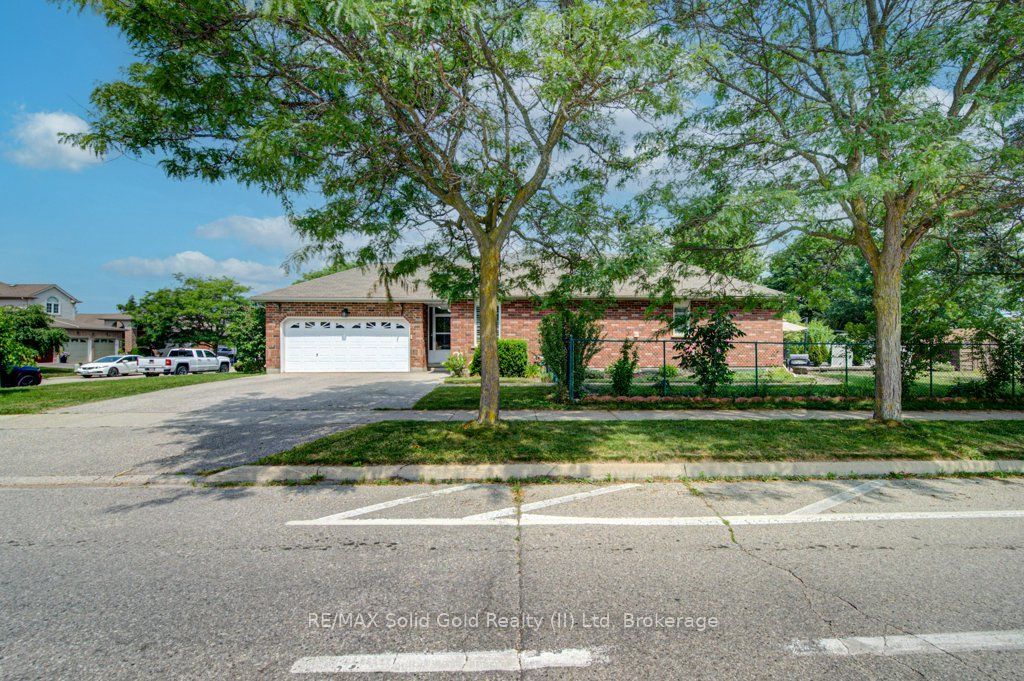 330 Lake Louise Boulevard