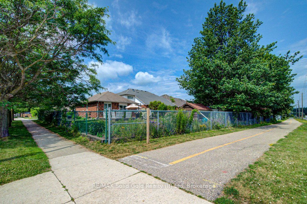 330 Lake Louise Boulevard