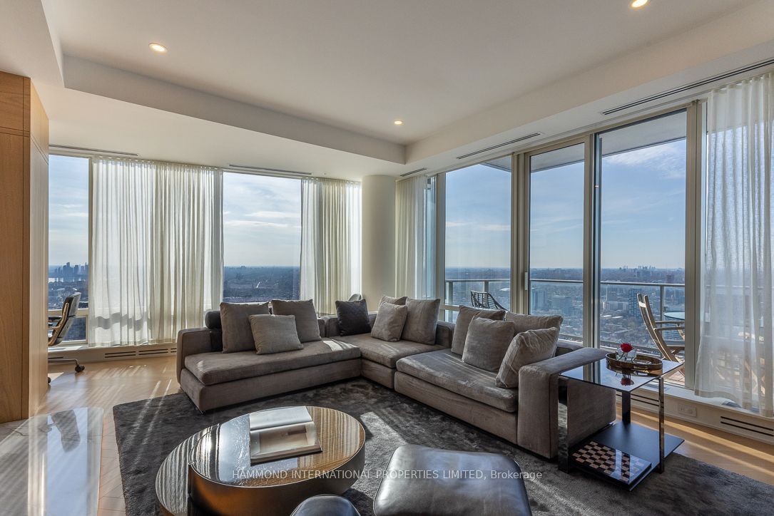 180 University Avenue 5803