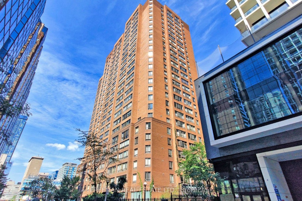 Photo of 633 Bay Street #2405, Toronto, ON M5G 2G4 (MLS # C13612998)
