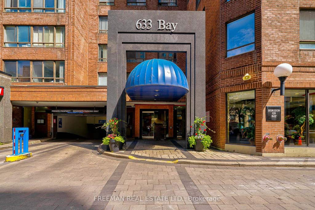 Photo of 633 Bay Street #2405, Toronto, ON M5G 2G4 (MLS # C13612998)