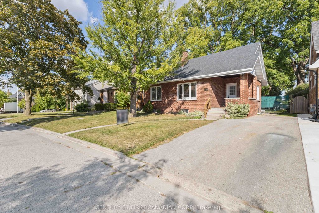 Photo of 122 Windsor Crescent, London South, ON N6C 1V8 (MLS # X12451830)