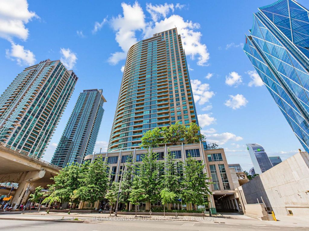 Photo of 18 Yonge Street #1012, Toronto, ON M5E 1Z8 (MLS # C13524164)