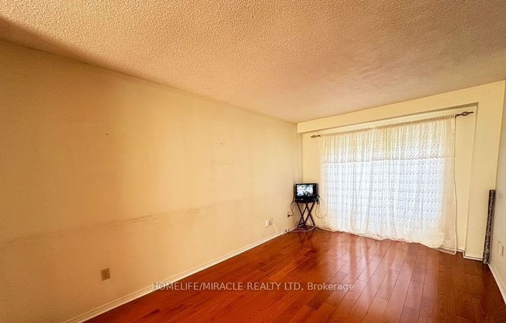 Photo of 8 Lansbury Drive, Toronto, ON M1V 3H6 (MLS # E13087384)