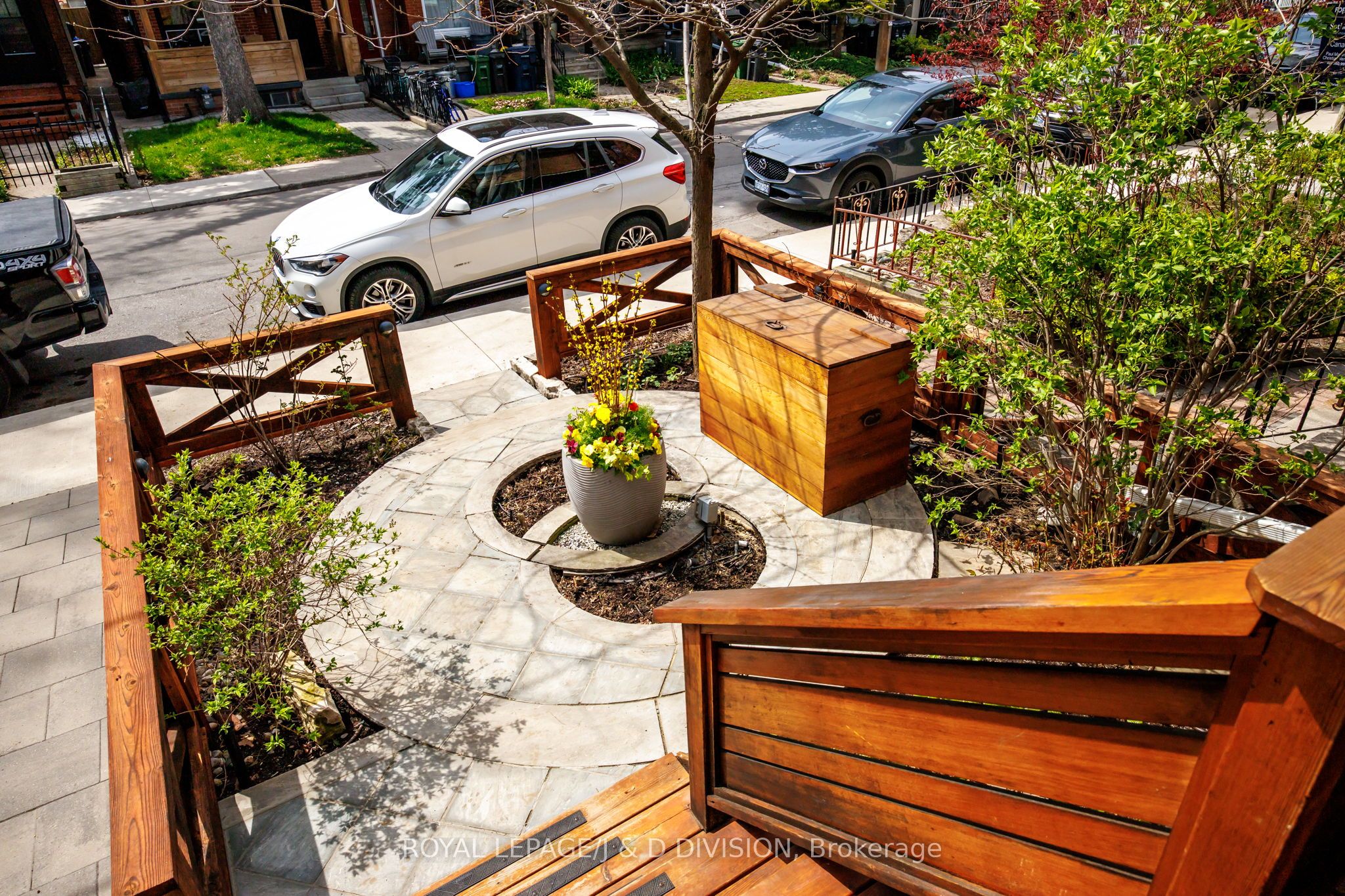 477 Roxton Road
