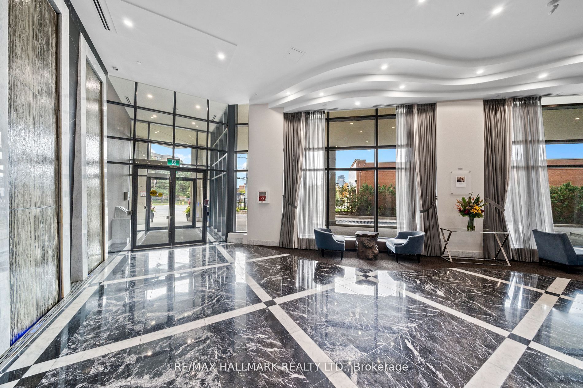 7608 Yonge Street 111