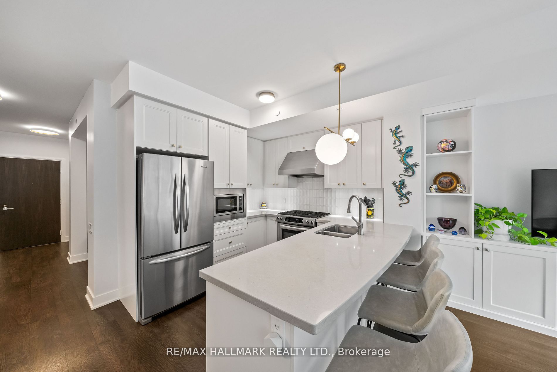 7608 Yonge Street 111