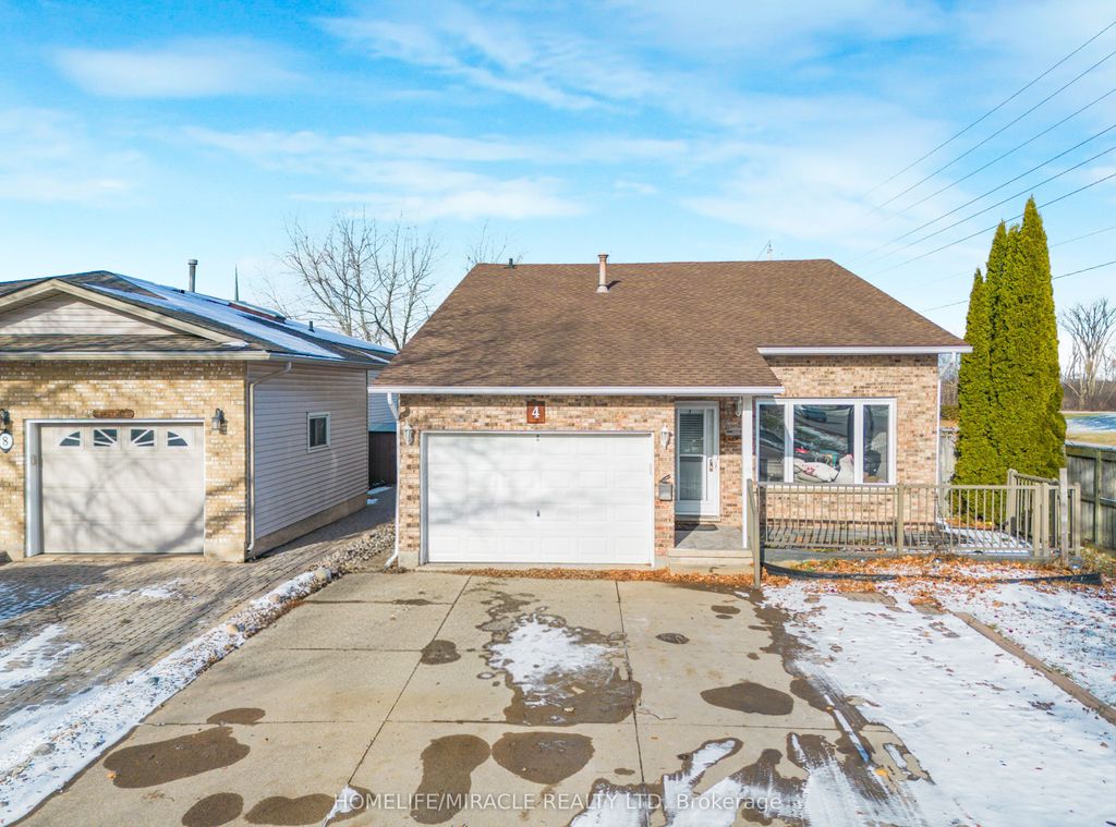 Photo of 4 Eastwood Drive, Welland, ON L3C 6W3 (MLS # X13471570)
