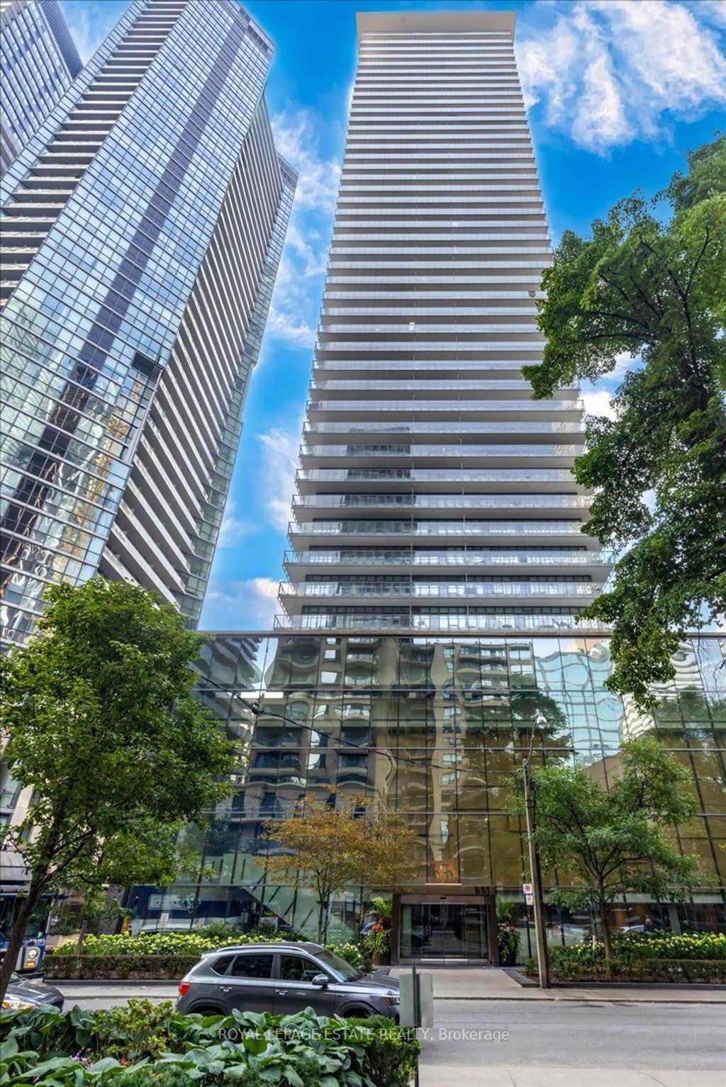 Photo of 33 Charles Street E #811, Toronto, ON M4Y 0A2 (MLS # C12336403)