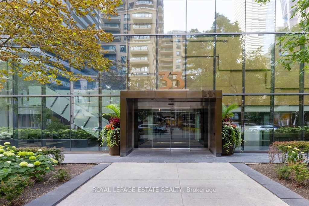 Photo of 33 Charles Street E #811, Toronto, ON M4Y 0A2 (MLS # C12336403)