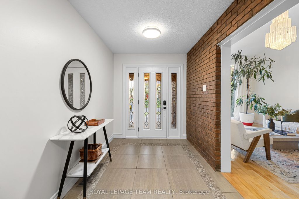 Photo of 4397 Whittaker Crescent, Cyrville - Carson Grove - Pineview, ON K1B 4P1 (MLS # X12456960)