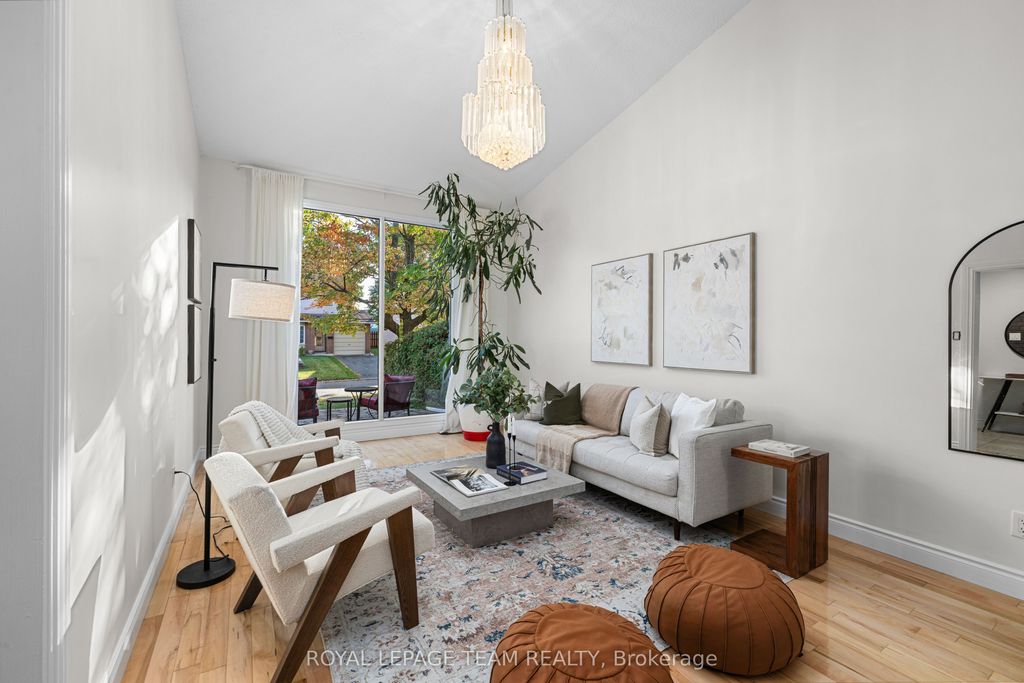 Photo of 4397 Whittaker Crescent, Cyrville - Carson Grove - Pineview, ON K1B 4P1 (MLS # X12456960)