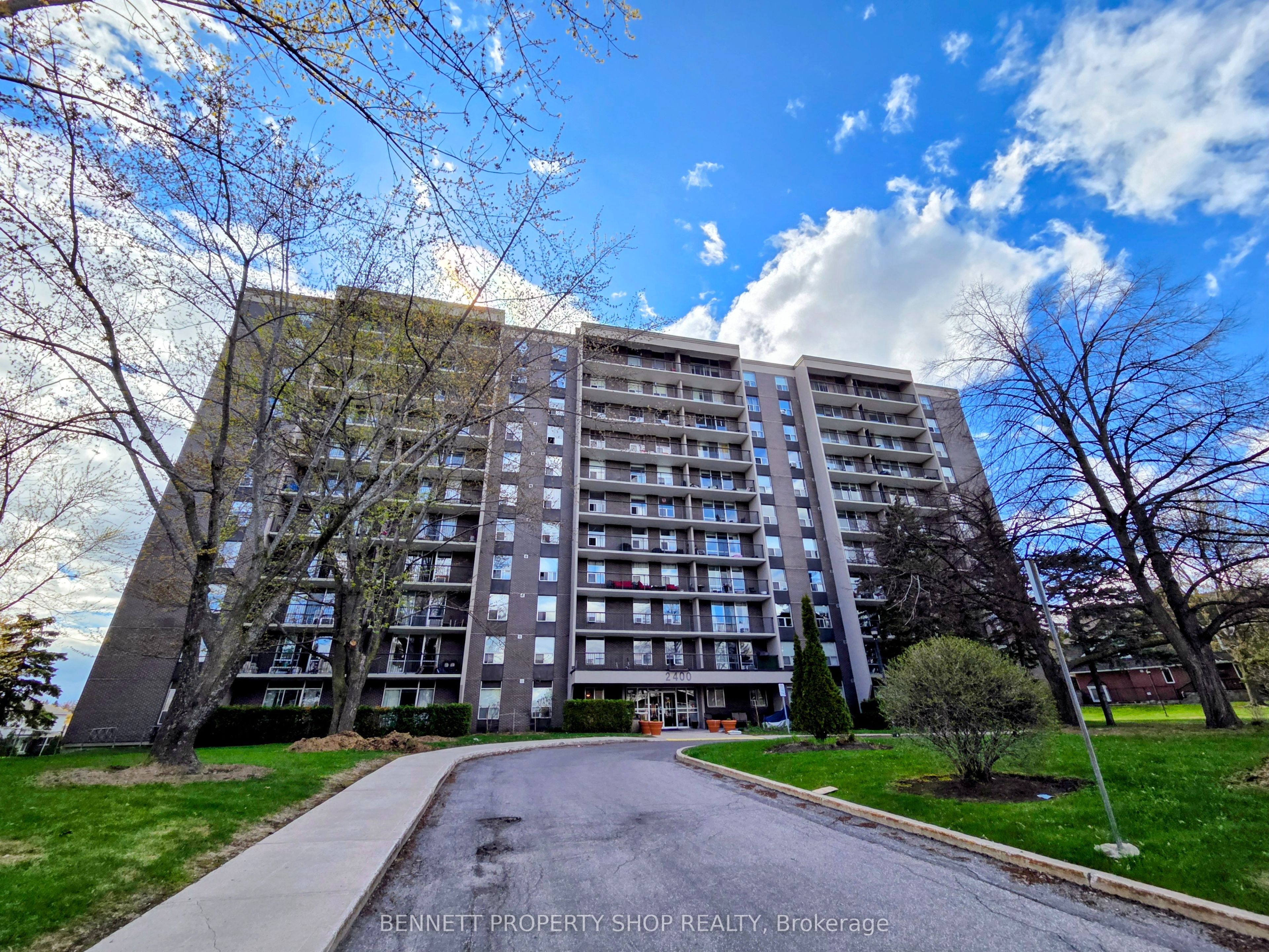 Photo 1 of 20 — 2400 Virginia Drive 1007, Alta Vista and Area, ON K1H 8L3