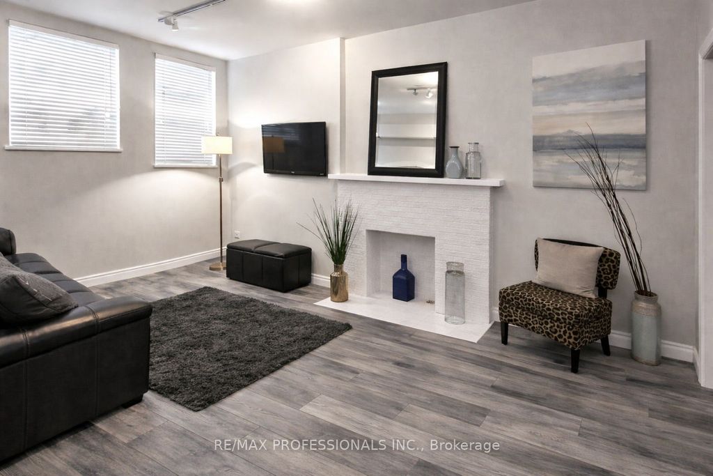 Photo of 412 Jarvis Street #105, Toronto, ON M4Y 2G6 (MLS # C13027858)