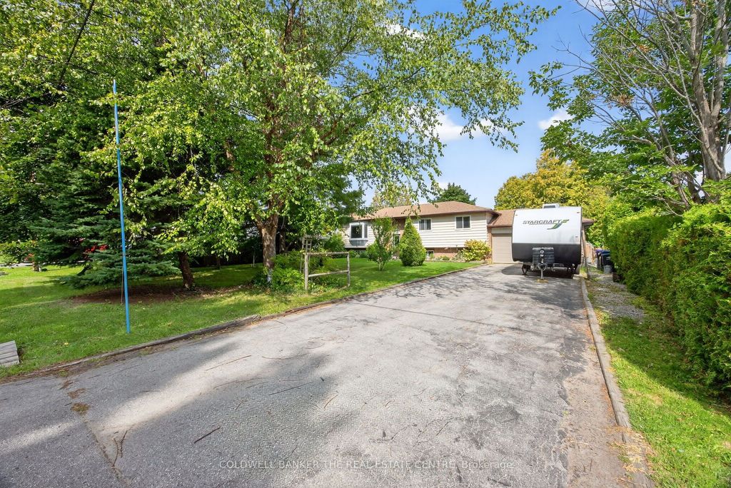 Photo of 928 Blackwoods Avenue, Innisfil, ON L9S 1S6 (MLS # N12760418)