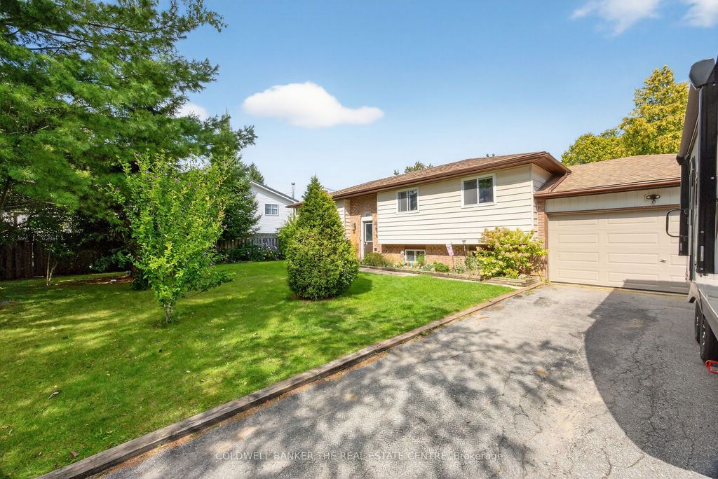 Photo of 928 Blackwoods Avenue, Innisfil, ON L9S 1S6 (MLS # N12760418)