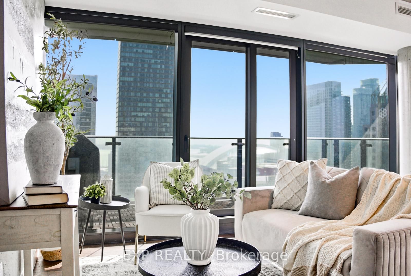 224 King Street W 2906